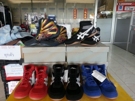 !! รองเท้า Asics ลดราคากระหน่ำ ถูกสุดๆ!!