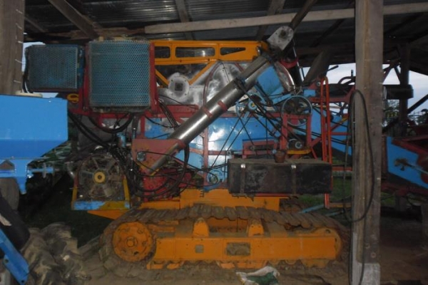 ขายรถเกี่ยวแบบอุ้ม เกษตรพัฒนา ไอ้หนุ่มไวไฟ รุ่น "ร้อนกว่าไฟ"  อุ้ม2.5ตัน ตัวเดิน10HT ปั๊มไดกิ้น23 เครื่องISUZU ROCKY 6HE1 195TURBO  ช่วงล่างดี เครื่องแน่น ปั๊มดี โซ่ต้องเปลี่ยน (คุยกันได้) ราคาต่อรองได้เด้อ พี่น้องครับ