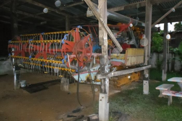 ขายรถเกี่ยวแบบอุ้ม เกษตรพัฒนา ไอ้หนุ่มไวไฟ รุ่น "ร้อนกว่าไฟ"  อุ้ม2.5ตัน ตัวเดิน10HT ปั๊มไดกิ้น23 เครื่องISUZU ROCKY 6HE1 195TURBO  ช่วงล่างดี เครื่องแน่น ปั๊มดี โซ่ต้องเปลี่ยน (คุยกันได้) ราคาต่อรองได้เด้อ พี่น้องครับ