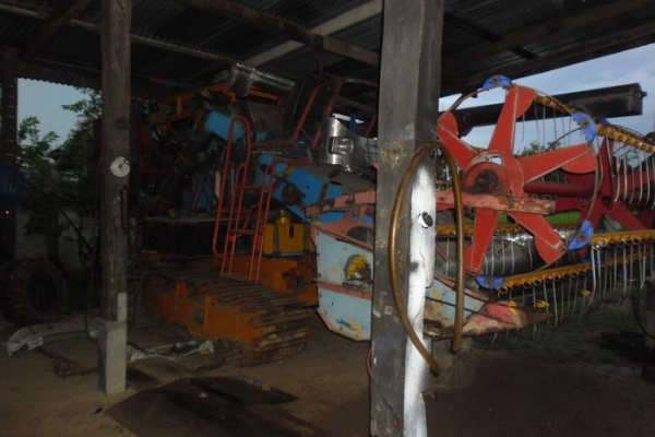 ขายรถเกี่ยวแบบอุ้ม เกษตรพัฒนา ไอ้หนุ่มไวไฟ รุ่น "ร้อนกว่าไฟ"  อุ้ม2.5ตัน ตัวเดิน10HT ปั๊มไดกิ้น23 เครื่องISUZU ROCKY 6HE1 195TURBO  ช่วงล่างดี เครื่องแน่น ปั๊มดี โซ่ต้องเปลี่ยน (คุยกันได้) ราคาต่อรองได้เด้อ พี่น้องครับ