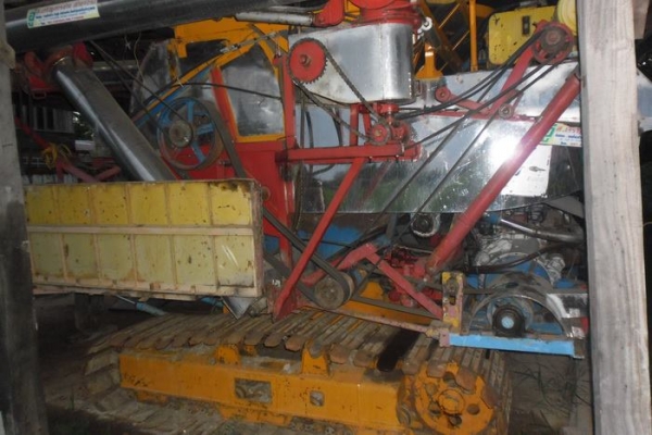 ขายรถเกี่ยวแบบอุ้ม เกษตรพัฒนา ไอ้หนุ่มไวไฟ รุ่น "ร้อนกว่าไฟ"  อุ้ม2.5ตัน ตัวเดิน10HT ปั๊มไดกิ้น23 เครื่องISUZU ROCKY 6HE1 195TURBO  ช่วงล่างดี เครื่องแน่น ปั๊มดี โซ่ต้องเปลี่ยน (คุยกันได้) ราคาต่อรองได้เด้อ พี่น้องครับ