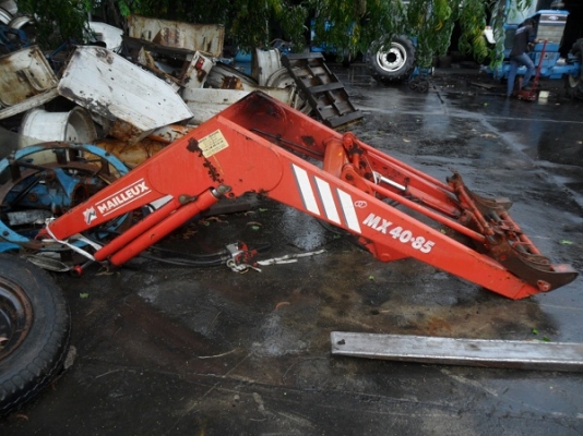 ขาย เฮียสุชาติ..จ.พิจิตร ส่งรถมารับแล้วครับ ชุดตักหน้ารถไถฟอร์ด ยี่ห้อMAILLEUX  MX40-85 ลูกค้ามาทางไกล บริการ24ชม.ครับ