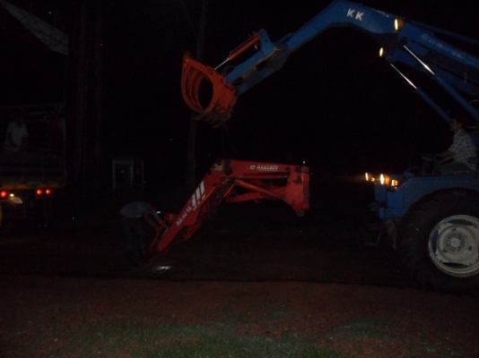 ขาย เฮียสุชาติ..จ.พิจิตร ส่งรถมารับแล้วครับ ชุดตักหน้ารถไถฟอร์ด ยี่ห้อMAILLEUX  MX40-85 ลูกค้ามาทางไกล บริการ24ชม.ครับ