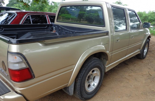 ขายอีซุซุดราก้อนอาย 4 ประตู ขายอีซุซุดราก้อนอาย 4 ประตู