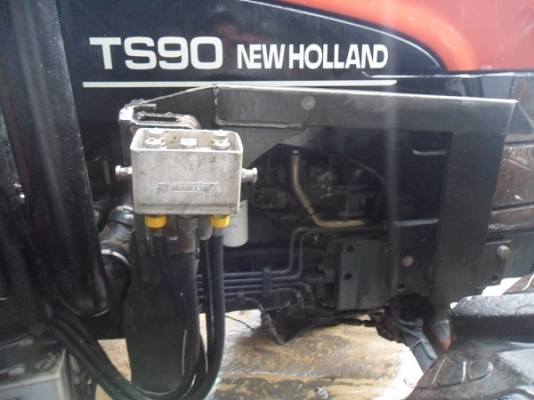 ขายแล้วรถไถฟอร์ด TS90 NEW HOLLAND เครื่องดี เกียร์24X24 ท้ายธรรมดา สีใหม่ สภาพสวยภายในสวยครบๆ