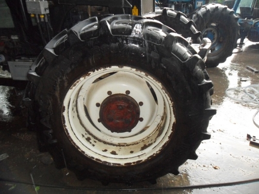 ขายแล้วรถไถฟอร์ด TS90 NEW HOLLAND เครื่องดี เกียร์24X24 ท้ายธรรมดา สีใหม่ สภาพสวยภายในสวยครบๆ