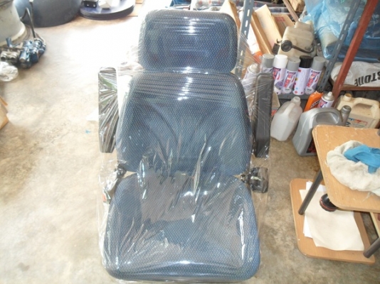 ขายแล้วครับ เบาะใส่รถไถฟอร์ดได้ทุกรุ่น นั่งกระชับมีท้าวแขนขับสบาย มีเข็มขัดนิรภัยมาด้วย สภาพใหม่มากๆ ตัวละ8,500บาท.