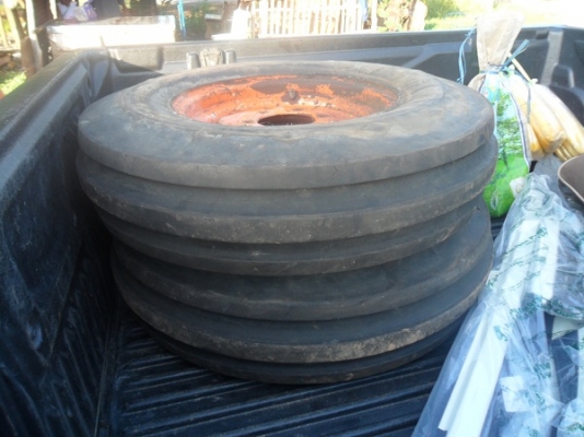 ขายแล้ว ยางหน้ารถไถถอด\% กู๊ดเยียร์ 750-16 + กระทะล้อเก่านอกแท้ ขอบคุณผู้ใหญ่แทน ม.4ไทรโยคใหญ่ มากครับ