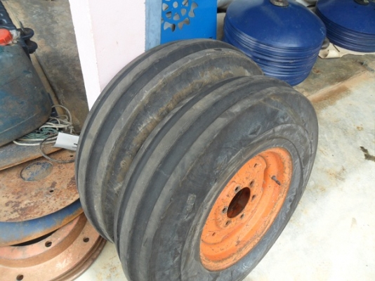 ขายแล้ว ยางหน้ารถไถถอด\% กู๊ดเยียร์ 750-16 + กระทะล้อเก่านอกแท้ ขอบคุณผู้ใหญ่แทน ม.4ไทรโยคใหญ่ มากครับ