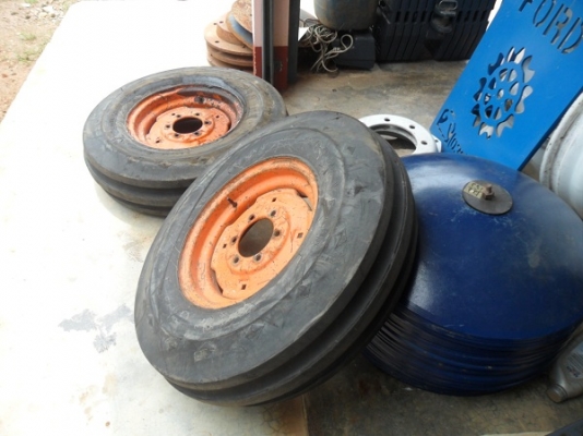 ขายแล้ว ยางหน้ารถไถถอด\% กู๊ดเยียร์ 750-16 + กระทะล้อเก่านอกแท้ ขอบคุณผู้ใหญ่แทน ม.4ไทรโยคใหญ่ มากครับ