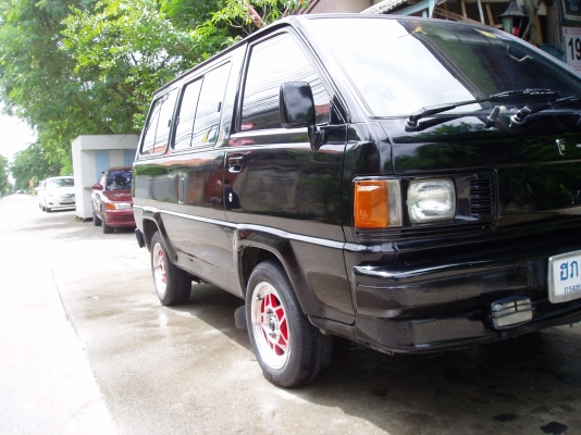 ขายรถตู้เล็กไลเอทเหลี่ยมเครื่อง1800หัวฉีดติดแก๊ส เกียร์ออโต้