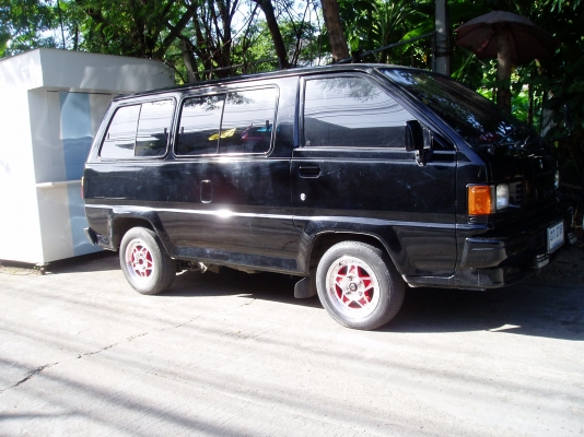 ขายรถตู้เล็กไลเอทเหลี่ยมเครื่อง1800หัวฉีดติดแก๊ส เกียร์ออโต้