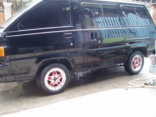 ขายรถตู้เล็กไลเอทเหลี่ยมเครื่อง1800หัวฉีดติดแก๊ส เกียร์ออโต้