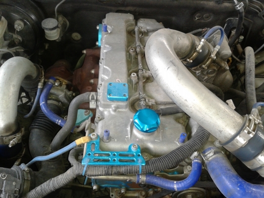 ขายเครื่องคอมมอลเรล2500พร้อมเกียร์+อุปกรณ์แต่งตามรุปเครื่องยังใช้อยู่ในรถไม่มีปัญหา