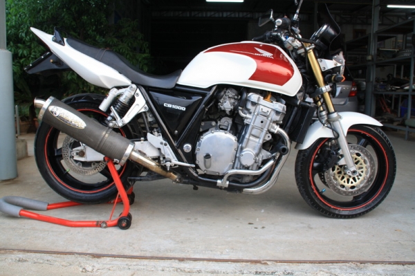 ขาย CB 1000 คาร์บูไฟฟ้า ปลั๊กเหลือง ปลาย akrapovic  ทะเบียนแท้ โอนขนส่ง 129000