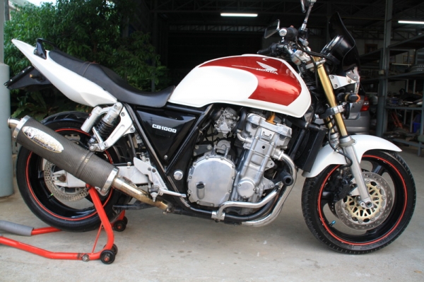 ขาย CB 1000 คาร์บูไฟฟ้า ปลั๊กเหลือง ปลาย akrapovic  ทะเบียนแท้ โอนขนส่ง 129000