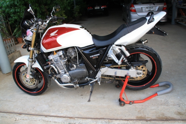 ขาย CB 1000 คาร์บูไฟฟ้า ปลั๊กเหลือง ปลาย akrapovic  ทะเบียนแท้ โอนขนส่ง 129000