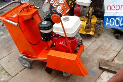 ให้เช่่าเครื่องมือก่อสร้าง คุ้มกว่าซื้อเครื่องตัดถนนตัดคอนกรีตพื้นเครื่องตบดิน ตบทราย เครื่องขัดหน้าปูน ถนนเทพารักษ์-บางพลี T.0865292215