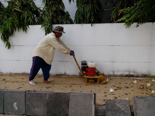 ให้เช่่าเครื่องมือก่อสร้าง คุ้มกว่าซื้อเครื่องตัดถนนตัดคอนกรีตพื้นเครื่องตบดิน ตบทราย เครื่องขัดหน้าปูน ถนนเทพารักษ์-บางพลี T.0865292215