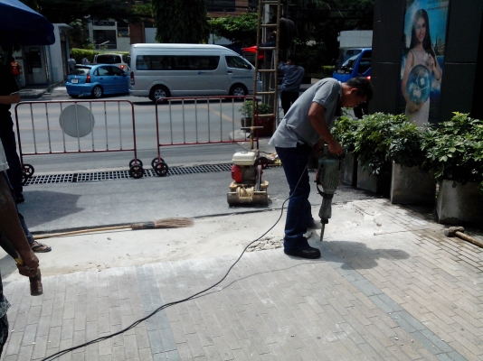 ให้เช่่าเครื่องมือก่อสร้าง คุ้มกว่าซื้อเครื่องตัดถนนตัดคอนกรีตพื้นเครื่องตบดิน ตบทราย เครื่องขัดหน้าปูน ถนนเทพารักษ์-บางพลี T.0865292215