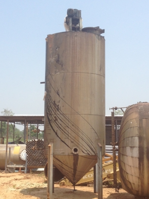 ขาย ถังสแตนเลส(มีใบกวน) Dia 1.9x3.6 H ครับ...