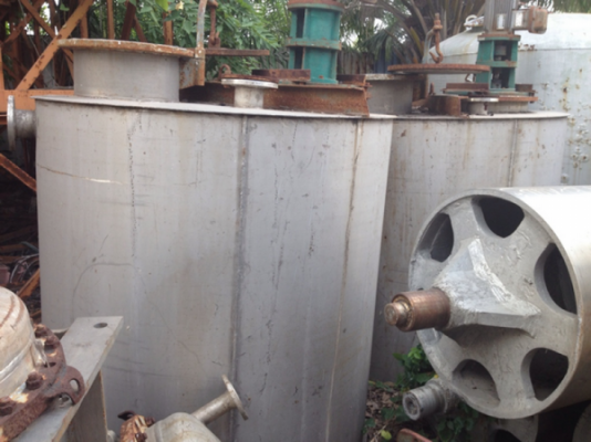 ขาย ถังสเเตนเลสพร้อมใบกวน ขนาด 2,000 ลิตร สภาพสวยๆ