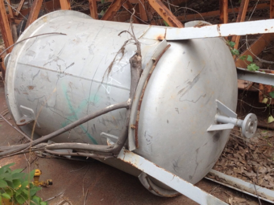 ขาย ถังสเเตนเลสพร้อมใบกวน ขนาด 2,000 ลิตร สภาพสวยๆ