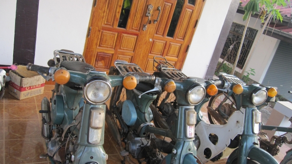 ด่วนๆๆครับมาใหม่คับ ชี50 เดิมๆ 3 คันครับสภาพเดิมๆๆสวยๆครับ เครื่องไม่ติดเล่มไม่มีขายตามสภาพครับช้าอดหมดก่อนครับ ขาย6900บาทไม่รวมส่งราครานี้ไม่ลดแล้วนะครับ สนใจติดต่อ0801696651 ส่งได้ทั่วไทย ราคาส่ง1000บาทส่งได้ครับเอาก่อนเลือกก่อนครับ....