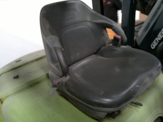 ขายรถฟอร์คลีฟท์ MITSUBISHI FD20 เสา 3เมตร เกียร์ออโต้ปี2001  รถนอกนำเข้า สวยราคาไม่แพงครับติดต่อ มานะ 085-9049669