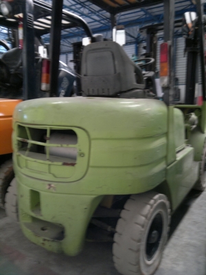 ขายรถฟอร์คลีฟท์ MITSUBISHI FD20 เสา 3เมตร เกียร์ออโต้ปี2001  รถนอกนำเข้า สวยราคาไม่แพงครับติดต่อ มานะ 085-9049669