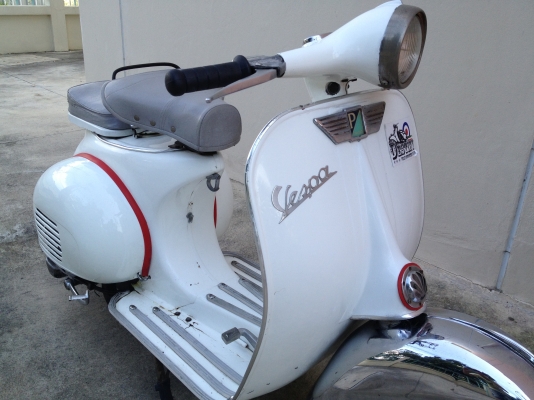 ขาย vespa 64  สีขาว  32000 บาท  ต่อรองได้