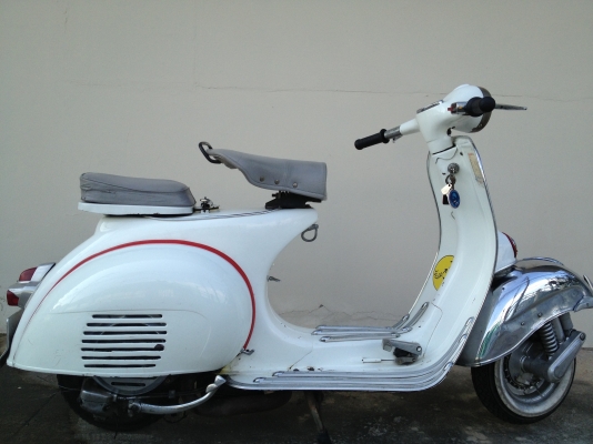 ขาย vespa 64  สีขาว  32000 บาท  ต่อรองได้