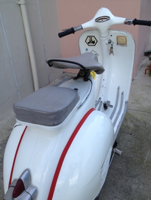 ขาย vespa 64  สีขาว  32000 บาท  ต่อรองได้
