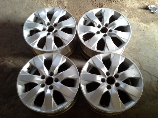 แม็กhonda 17 5รู114 กับยางมิชลิน 215/45 ปี2010