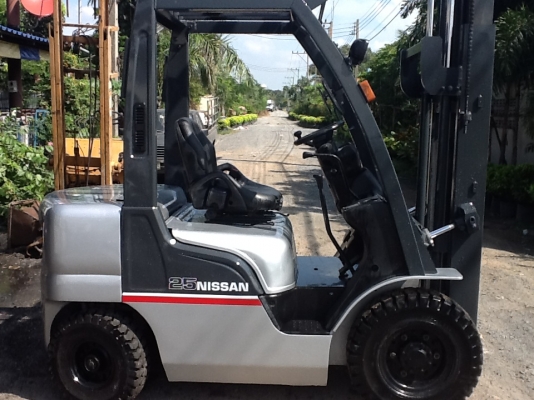 นิสสัน คร้า รองใหม่ล่าสุด  250,000 เท่านั้น