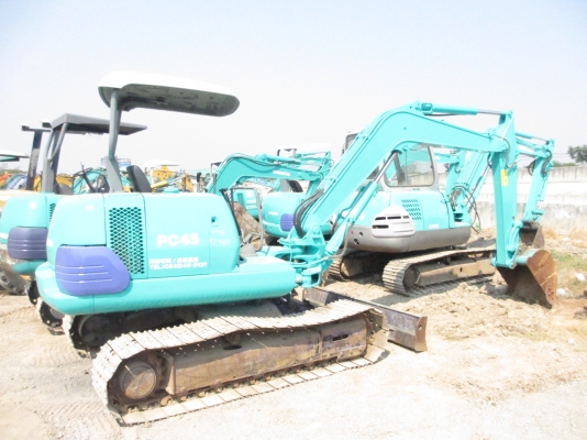 KOMATSU PC40-7  เก่าญี่ปุ่น เอวแน่น สภาพพร้อมใช้ สุดๆเอาไปแบ่งกันใช้ได้เลยครับ   น้องร็อค จัดหั้ย สนใจโทร สอบถามได้ 081-8535656