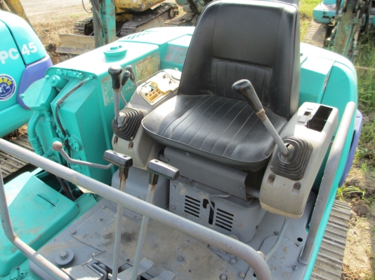 KOMATSU PC40-7  เก่าญี่ปุ่น เอวแน่น สภาพพร้อมใช้ สุดๆเอาไปแบ่งกันใช้ได้เลยครับ   น้องร็อค จัดหั้ย สนใจโทร สอบถามได้ 081-8535656