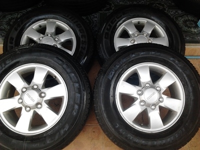ขายแม็ค ISUZU ขอบ16+ยาง245/70/16 BS DUELER 1 ชุด กรุณากรอกรายละเอียด...รุณากรอกรายละเอียด...สภาพสวยทั้งแม็กและยางดอกเต็มไม่มีกินข้างไม่เป้นลอนดอก80-85เปอเช้น        1  ชุด /11000   รัก