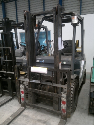 ขายรถฟอร์คลีฟท์ TOYOTA 8FGL25 เสา3 เมตร เกียร์ออโต้ปี2007, 4527 ชม.รถนอกนำเข้า ติดต่อ มานะ 085-9049669