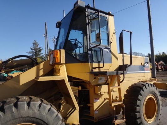 รถตักล้อยาง  WA200-1 สภาพสวย  ชั่วโมงน้อย  ซีเรียล  3XXXX  จะมาถึงเมืองไทยเร็ว ๆ นี้  โทร. 081-373-0559