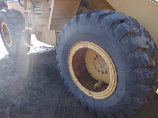 รถตักล้อยาง  WA200-1 สภาพสวย  ชั่วโมงน้อย  ซีเรียล  3XXXX  จะมาถึงเมืองไทยเร็ว ๆ นี้  โทร. 081-373-0559