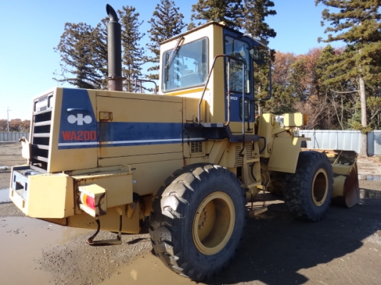 รถตักล้อยาง  WA200-1 สภาพสวย  ชั่วโมงน้อย  ซีเรียล  3XXXX  จะมาถึงเมืองไทยเร็ว ๆ นี้  โทร. 081-373-0559