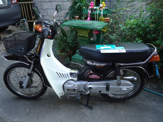 ขาย SUZUKI RC80 พร้อมเล่มทะเบียนภาษีไม่ขาด  พรบ.พร้อม สภาพดีมากเบาะใหม่ กระจกใหม่ ตระกร้าใหม่ ปลอกแฮนด์ใหม่ๆครับ สเตอ หน้า หลัง โซ่ เพิ่งเปลี่ยนยกชุดแล้วครับ ขาย 5,000.- ;วิ่งฉิว ปลิวลม เครื่องแห้งๆ แน่นๆครับ อยู่เชียงใหม่