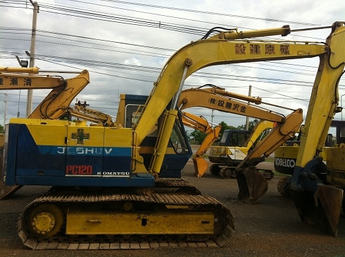 รถแบคโฮ KOMATSU PC120-2