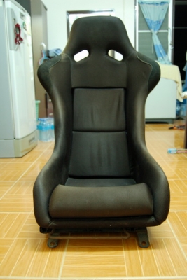 เบาะซิ่งหลังแข็ง East Bear พร้อมราง Bride แท้ ราคา 4000 บาท