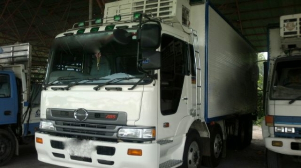รถฮีโน่ 10 ล้อ ตู้เย็น  FN1AWC   360  แรงม้า    สนใจติดต่อ  081 - 6079515