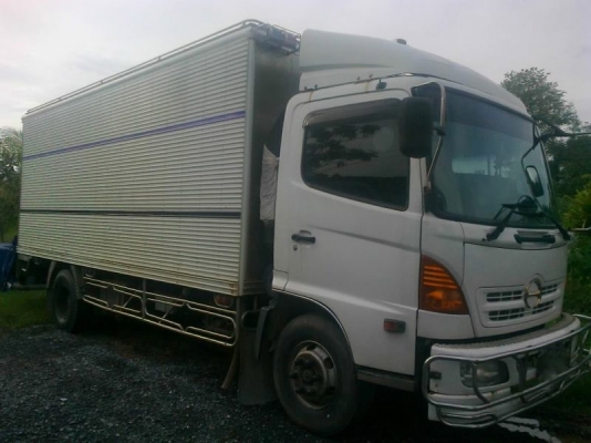 รถฮีีโน่ 6 ล้อ ตู้สแตนเลส  150  แรงม้า ปี 47  สนใจติดต่อ 081 - 6079515