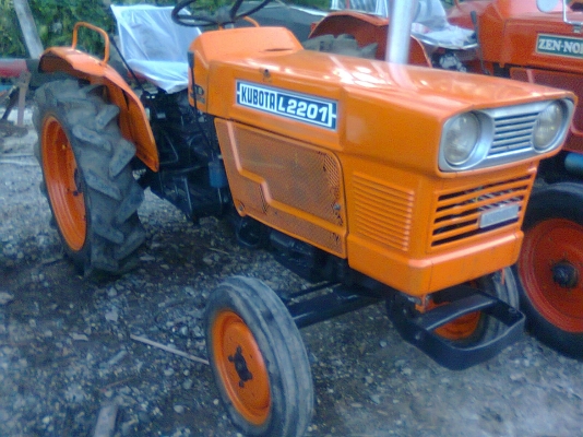 คูโบต้า L2201 รถปรับสภาพแล้ว