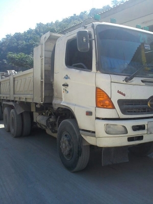 รถฮีโน่ 10 ล้อดั๊ม 320 แรงม้า ปี 47  ( ขาย 5 พ่วง )   สนใจติดต่อ 081 - 6079515