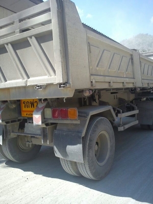 รถฮีโน่ 10 ล้อดั๊ม 320 แรงม้า ปี 47  ( ขาย 5 พ่วง )   สนใจติดต่อ 081 - 6079515